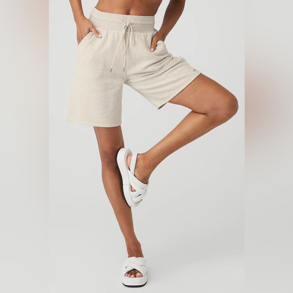 Alo High-Waisted Easy Sweat Short in Oatmeal